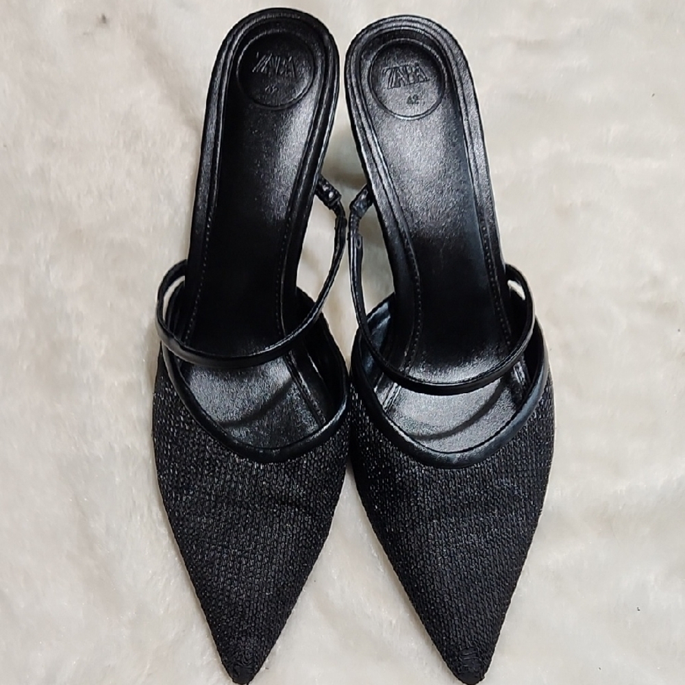 Zara Black Textured Pointed Heels